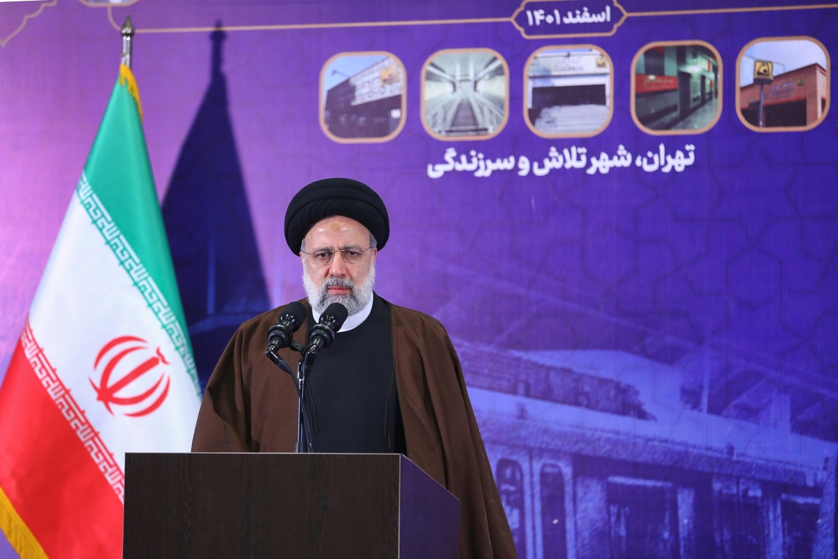 رئیس‌جمهور با قدردانی از اقدامات و خدمات مدیریت شهری تهران گفت: امروز فضای کشور فضای کار و تلاش است و چنین فضایی حتماً رضایتمندی و اعتماد مردم را به دنبال خود دارد و برای کشور تولید قدرت می‌کند.