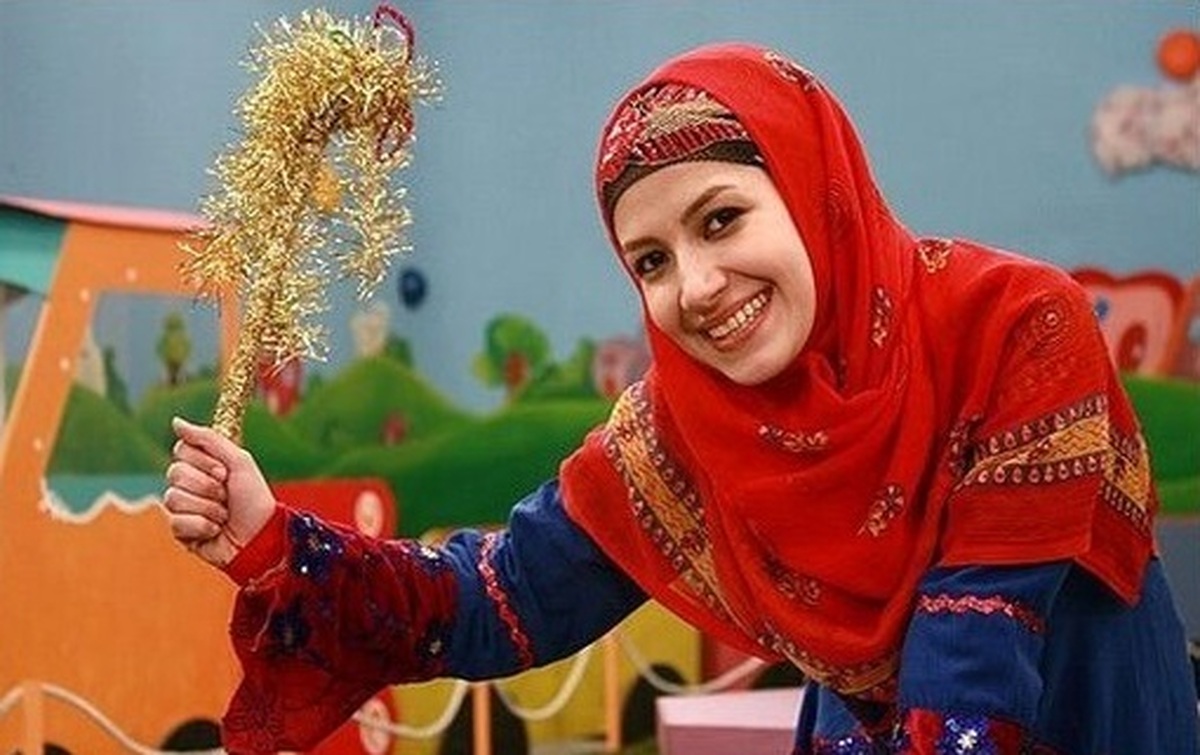 «خاله شادونه» همراه با چند هنرمند، عروسک‌گردان و گوینده در باغی به نام «شادونه» هر روز صبح در عید نوروز ویژه برنامه‌ای را برای کودکان و خردسالان تدارک دیده‌اند.