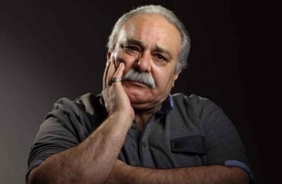 محمد کاسبی، هنرمند پیشکسوت کشورمان که حدود دو سال است درگیر درمان عارضه شدید قلبی است، این روز‌ها حالش رو به بهبود است.