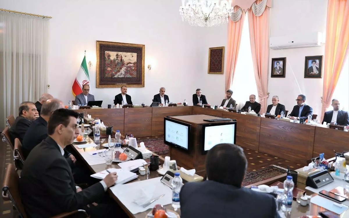 نشست مشترک وزارت امور خارجه و آموزش و پرورش به‌منظور رفع برخی مشکلات مرتبط با مدارس ایرانی در خارج از کشور برگزار شد.