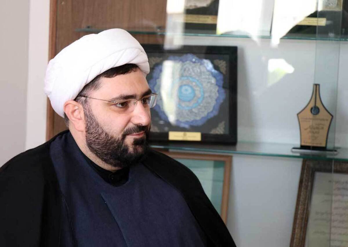 در آستانه سفر مقام معظم رهبری به مشهد مقدس؛ پویش کتابخوانی «کتاب تقریظ» به همت اداره کل کتابخانه‌های عمومی استان خراسان رضوی برگزار می‌شود.