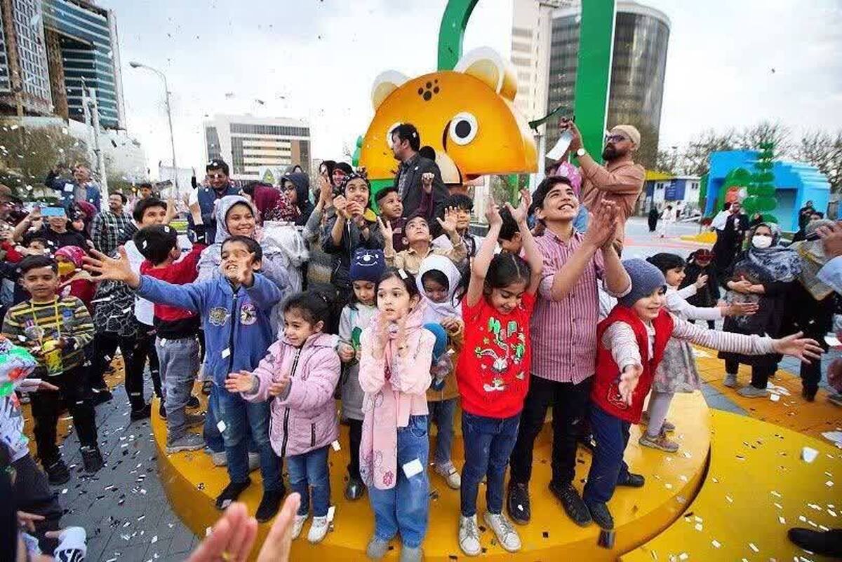 امسال فرا رسیدن بهار، رنگ و بویی زیبا به شهرمان مشهد بخشیده است. شما کودکان اما در این میان بیشتر مورد توجه هستید.