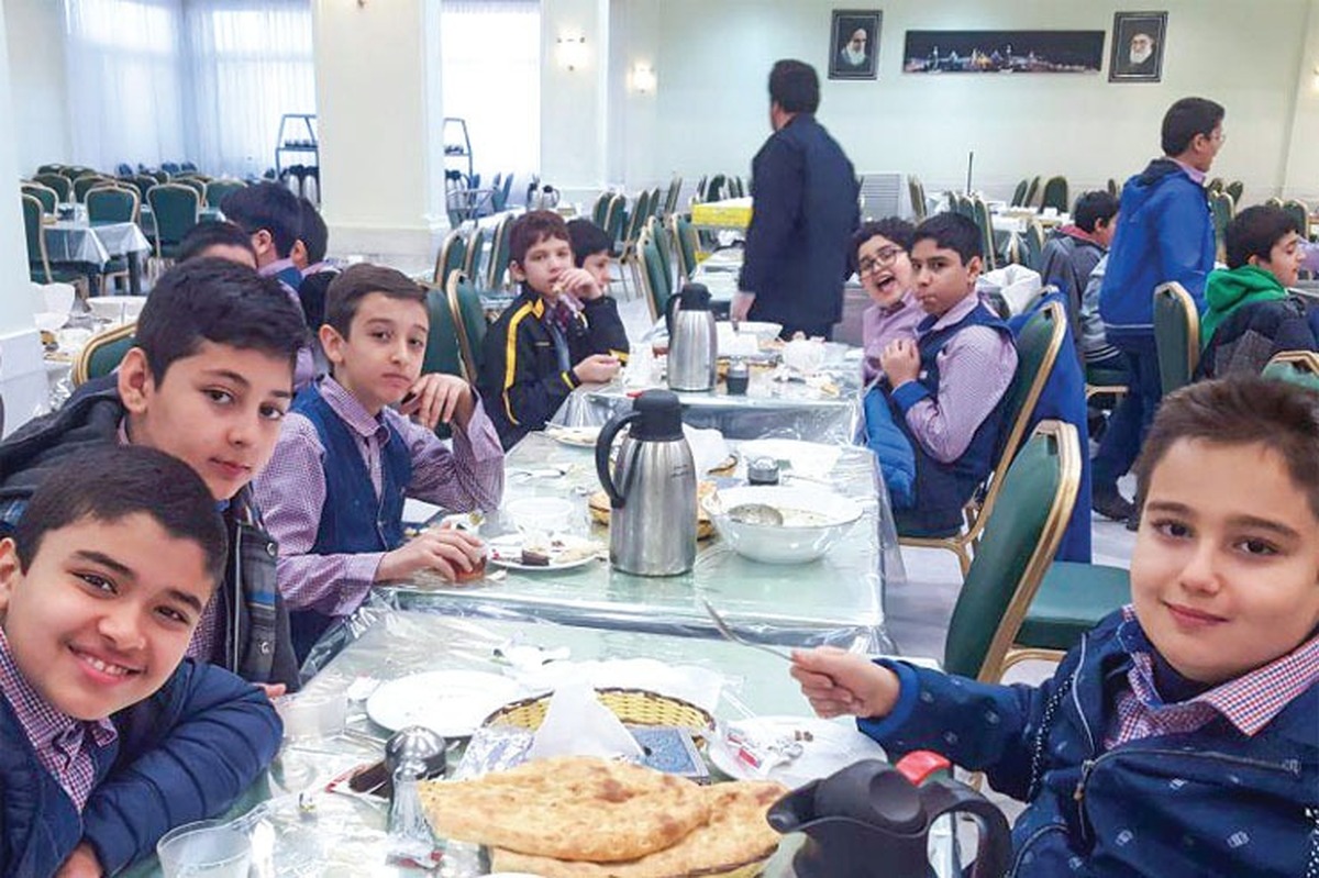 روایتی از یک روز پر استرس غلامرضا موسوی، سر آشپز مهمان سرای حضرت.