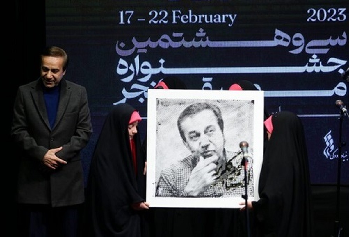 در روز پایانی از بخش سرود جشنواره موسیقی فجر از محمد گلریز ـ خواننده سرودهای انقلابی تجلیل شد.