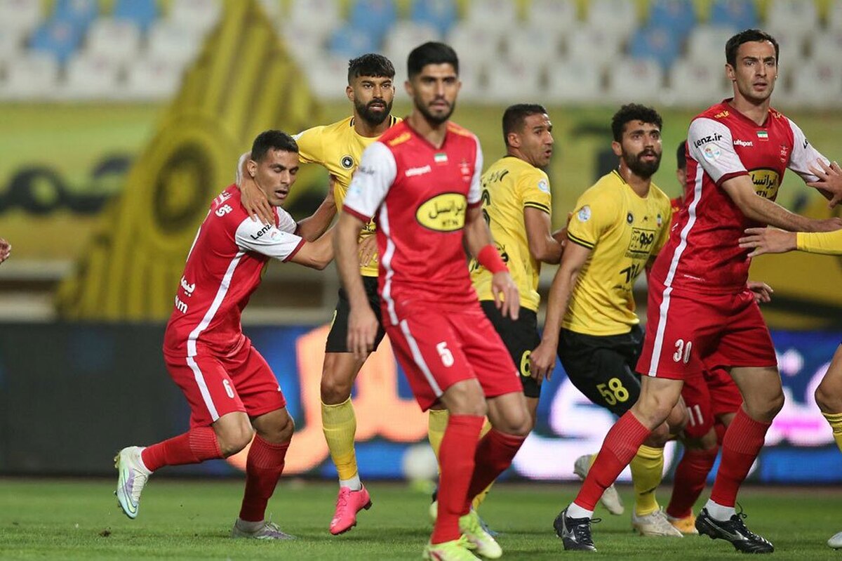 پرسپولیس با گل گولسیانی از سپاهان پیش افتاد.