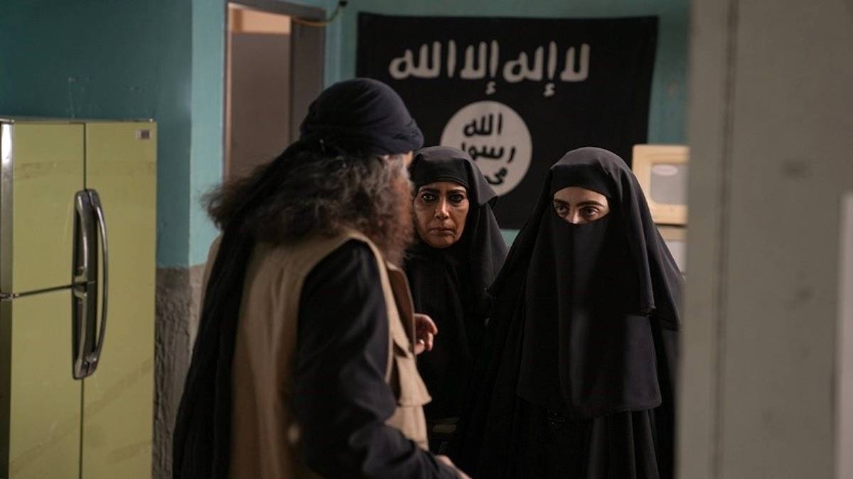 «ابتسام بغلانی» که با سریال های کیمیا و سرجوخه شناخته شد به تازگی در سریال سقوط به زبان عربی بازی کرده است.