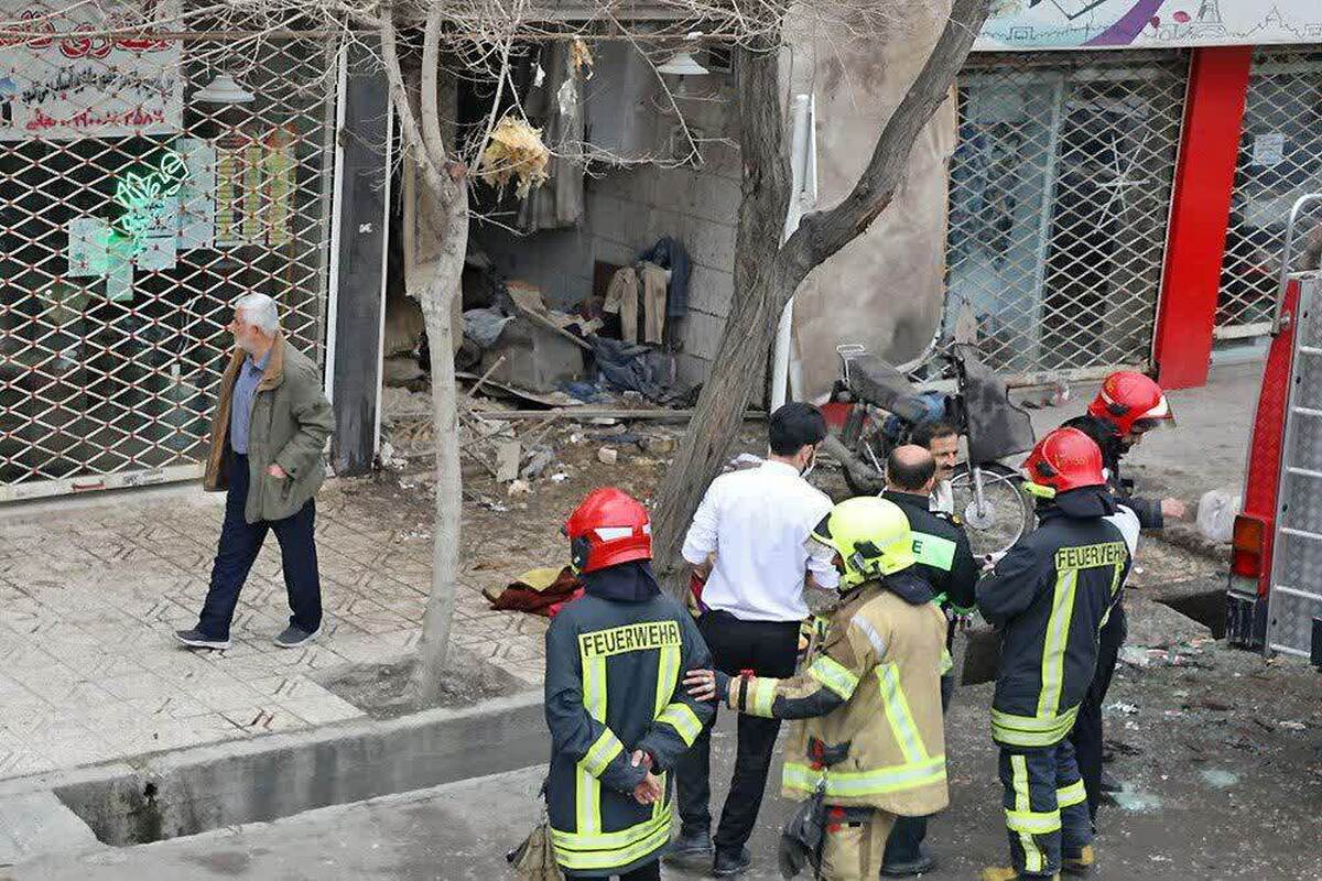 مدیر منطقه سوم آتش نشانی مشهد از انفجار شدید دیگ بخار یک خشکشویی در خیابان مسلم جنوبی این شهر و کشته و مجروح شدن چند نفر خبر داد.