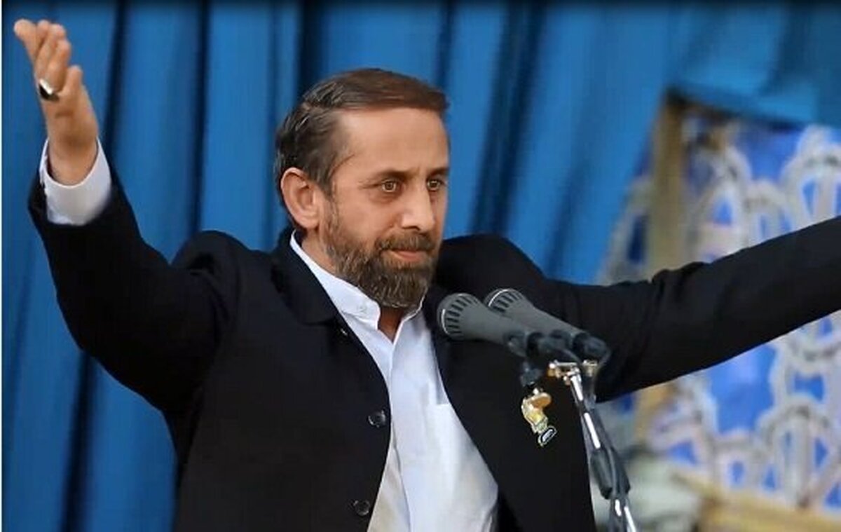 تصاویری از حرکات زورخانه ای حاج احمد واعظی در یکی از برنامه های تلویزیونی بازنشر شده است.