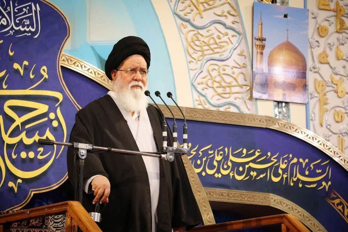 نماینده، ولی فقیه در استان خراسان رضوی گفت: وجدان انقلابی گواهی می‌دهد که نباید به قیمت ساقط کردن ارزش پول ملی، افراد ثروت‌اندوزی کنند، اینجا جایی است که باید بایستیم و مقاومت کنیم تا همچون توطئه‌های قبلی دشمن، این توطئه هم نقش بر آب شود.