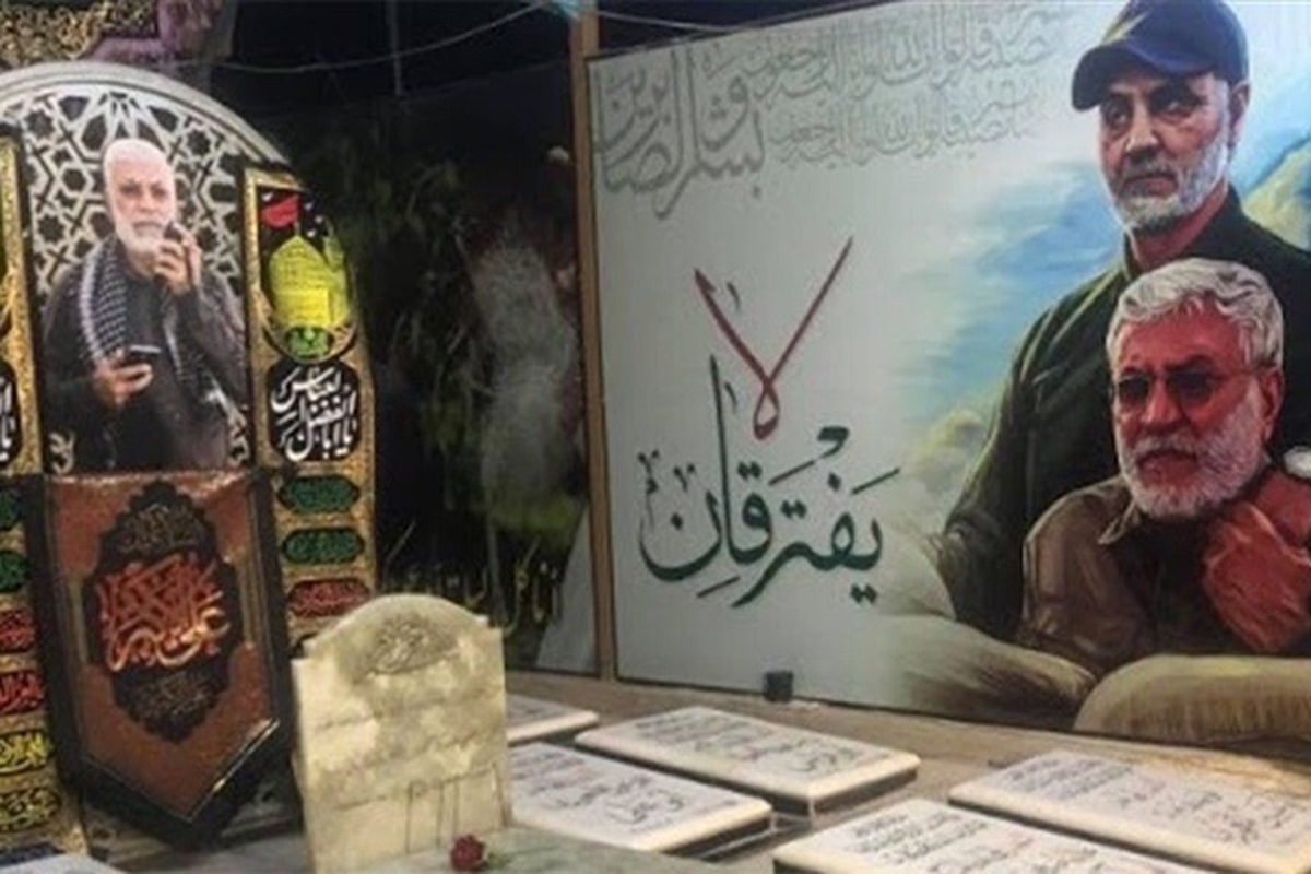 حسین امیرعبداللهیان وزیر امور خارجه جمهوری اسلامی ایران در پایان سفر به عراق در جوار آرامگاه شهید ابومهدی المهندس یار عراقی همیشه همراه شهید سپهبد حاج قاسم سلیمانی با قرائت فاتحه در وادی السلام نجف اشرف حاضر شد.