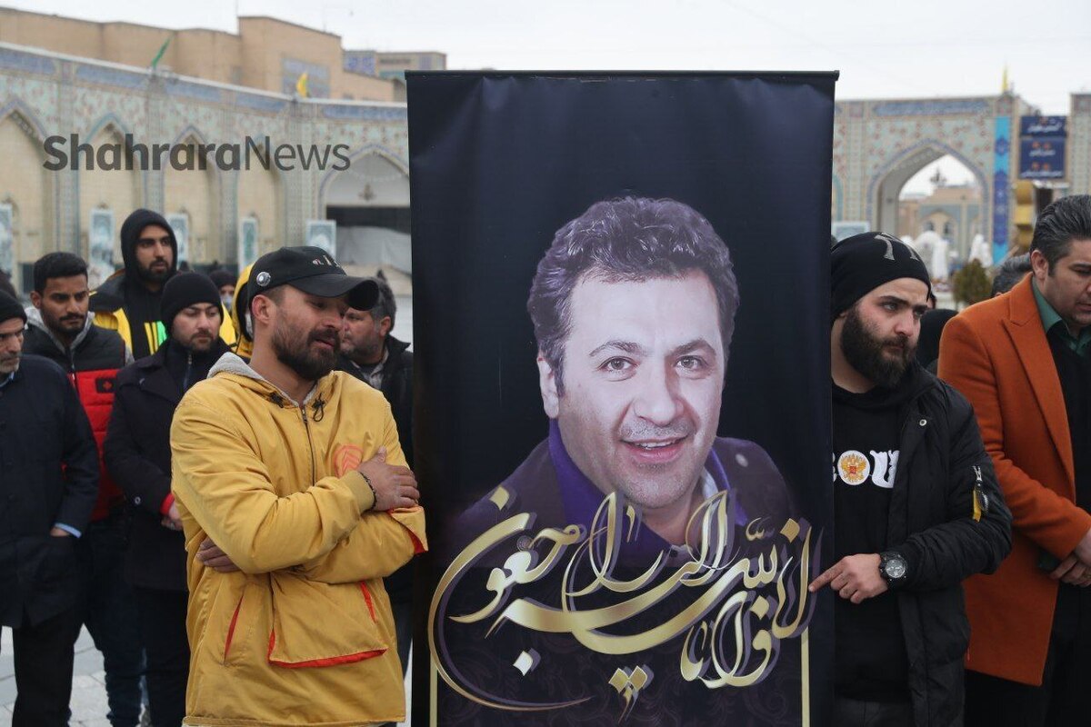 پیکر «شهرام عبدلی» امروز، ۶ اسفند، با حضور خانواده، دوستان و برخی از همکاران این بازیگر سینما و تلویزیون در حرم مطهر رضوی تشییع شد.
