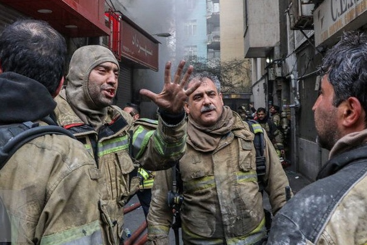 سخنگوی سازمان آتش‌نشانی و خدمات ایمنی شهر تهران از اطفای حریق ساختمان اداری - تجاری در خیابان بهار تهران پس از گذشت بیش از ۱۰ ساعت از وقوع آن خبر داد.