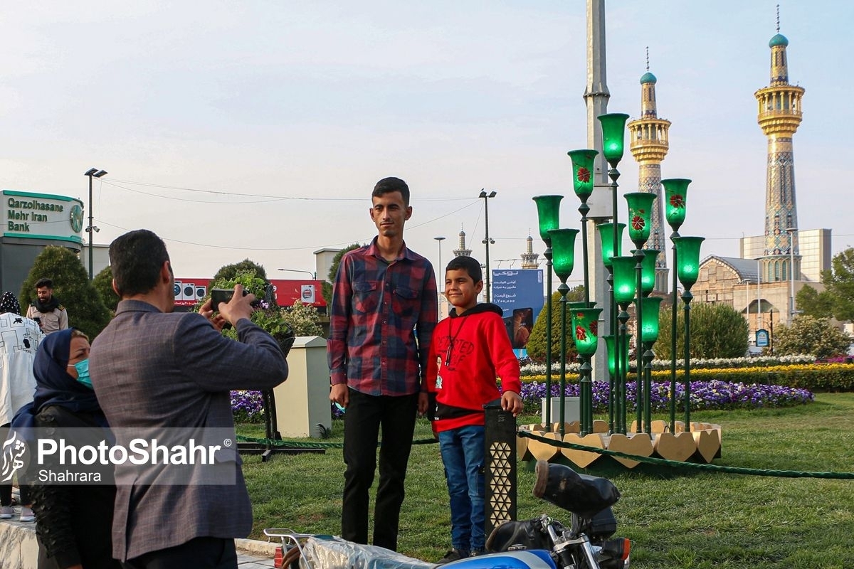 استاندار خراسان رضوی گفت: بر اساس پیش‌بینی‌های انجام شده، در حال آماده شدن برای استقبال از حدود ۱۰ میلیون زائر نوروزی هستیم.