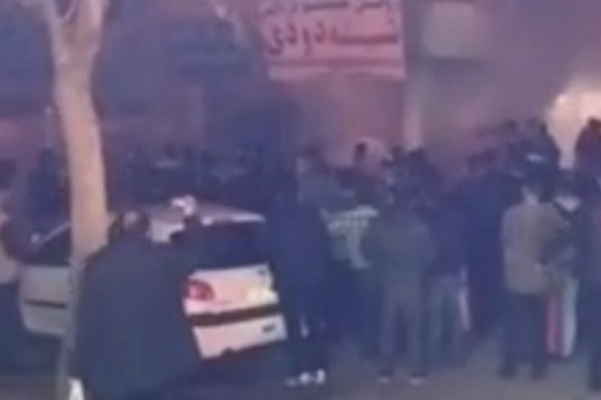 رئیس ایستگاه شماره ۵ آتش نشانی مشهد از مهار آتش‌سوزی یک مغازه فروش لوازم لوکس خودرو در بلوار معلم این شهر خبر داد.