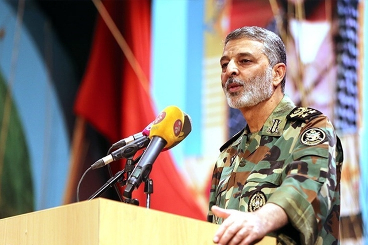 ثابت محمد سعید رضا العباسی، وزیر دفاع عراق با حضور در ستاد ارتش، با امیر سرلشکر سید عبدالرحیم موسوی فرمانده کل ارتش جمهوری اسلامی ایران دیدار کرد.