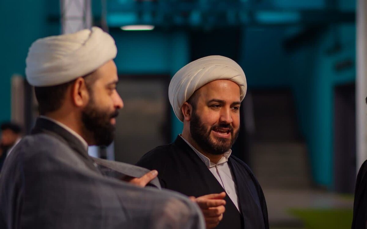 حجت الاسلام «حسن افکار » بر این باور است که امروزه مرجعیت خبری اکثر مردم به جای آنکه شبکه های خبری و خبرگزاری‌ها و روزنامه‌ها باشد، همین رسانه های موبایلی و همراه است.