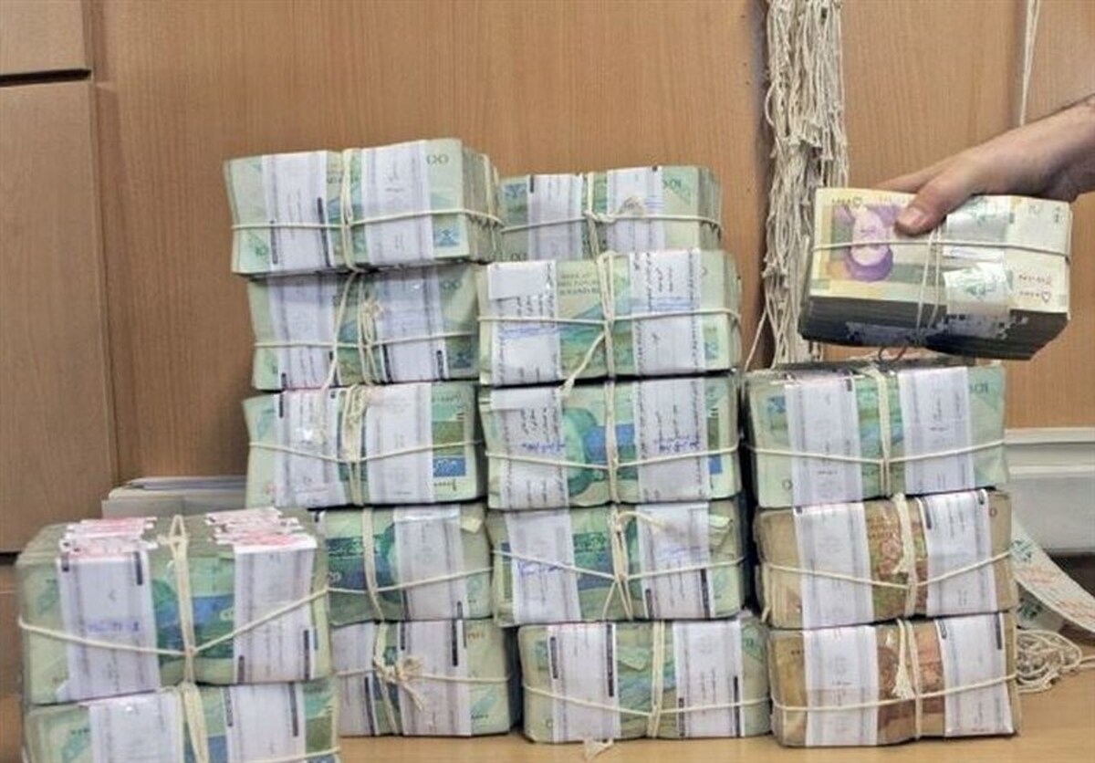 عضو کمیسیون عمران مجلس گفت: منابع تسهیلات بانک‌ها بیش از ۳ هزار همت بوده که به جای صرف در سوداگری و پرداخت به افراد پر نفوذ باید به حوزه مسکن اختصاص پیدا کند.