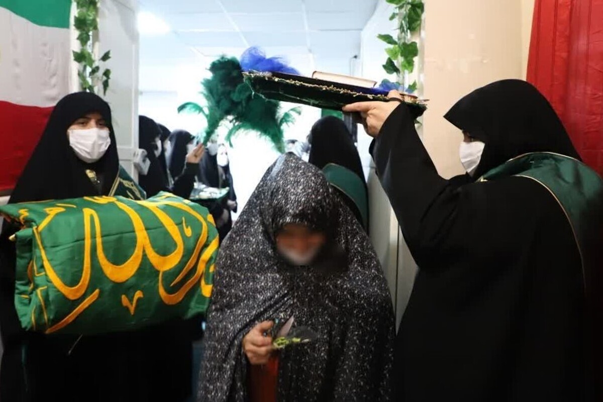 در بیست و هشتمین مرحله پویش مردمی نذر هشتم، ۸ زندانی زن نیازمند با همیاری خادمان کفشداری زنان بارگاه منور رضوی و نمازگزاران مساجد از زندان مشهد و ۱۲ زندانی دیگر از زندان سبزوار آزاد شدند.