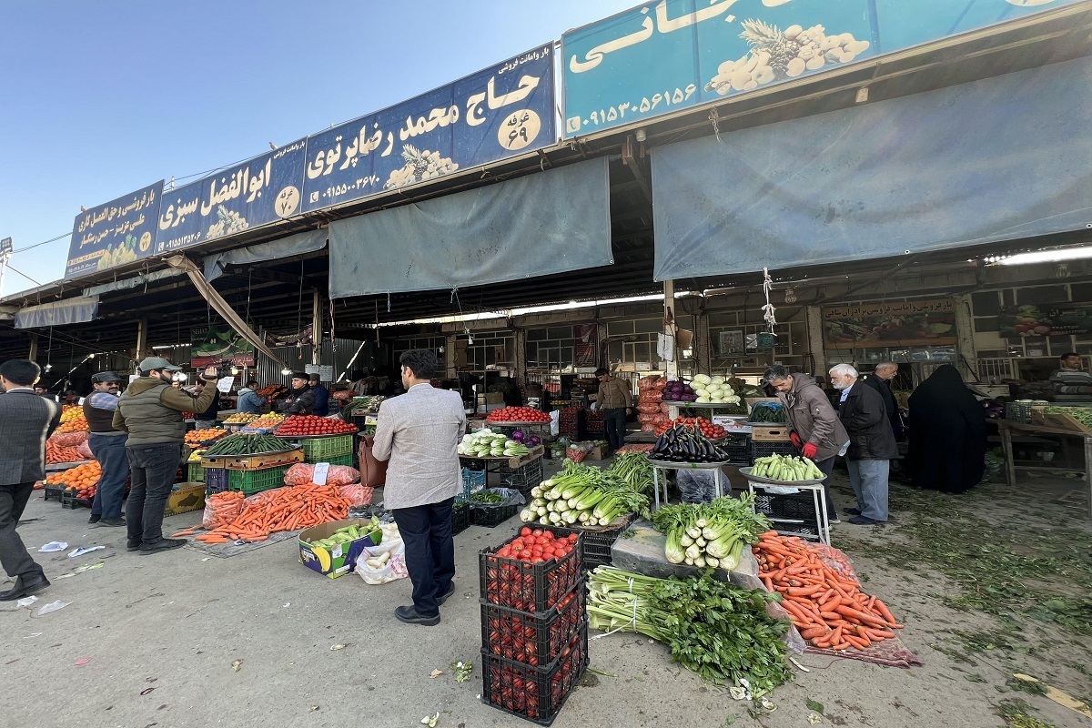 درج قیمت روی اقلام میوه و مواد غذایی، رعایت سود مجاز عمده‌فروشی و خرده‌فروشی از جمله مواردی است که در آستانه سال نو کنترل و نظارت روی آن از سوی واحد نظارتی جهاد کشاورزی، تعزیرات و سازمان صمت انجام می‌شود.
