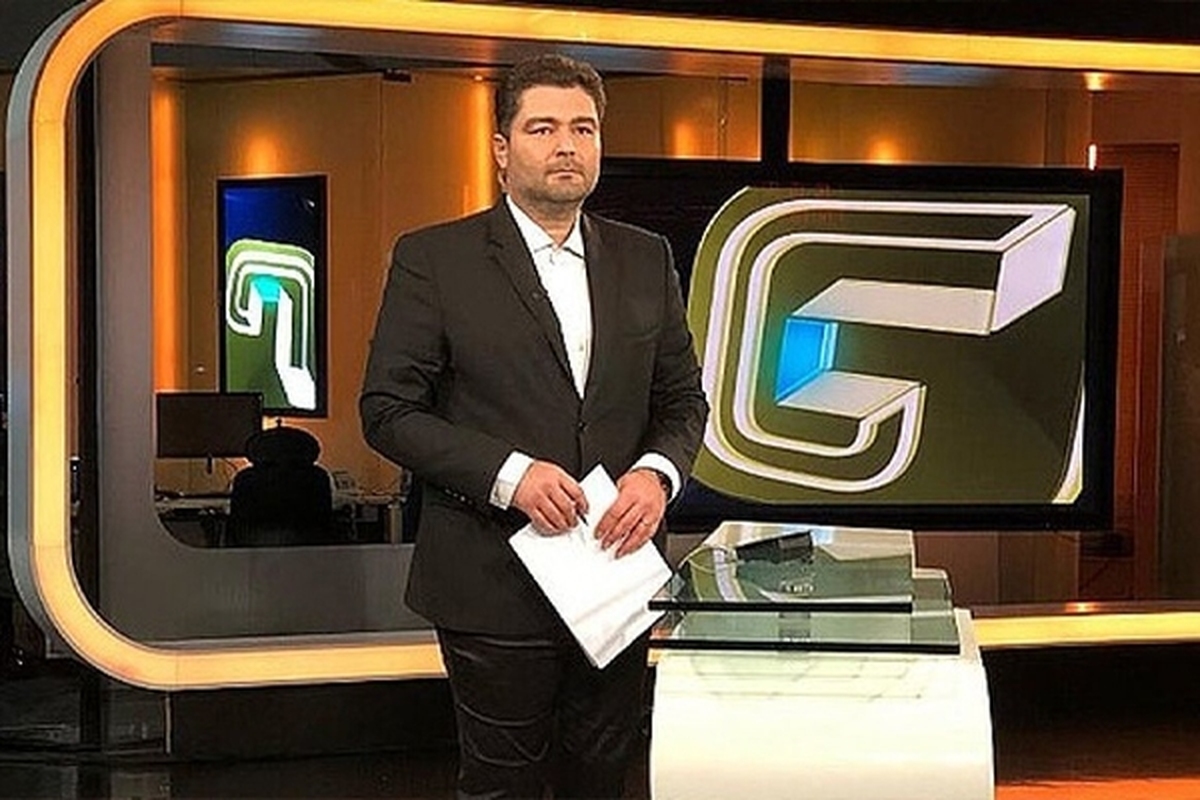 جعفر یازرلو مجری بخش خبری ۲۰:۳۰ بود که پیش از این به عنوان مشاور رسانه‌ای رئیس سازمان هواپیمایی کشوری فعالیت داشت.