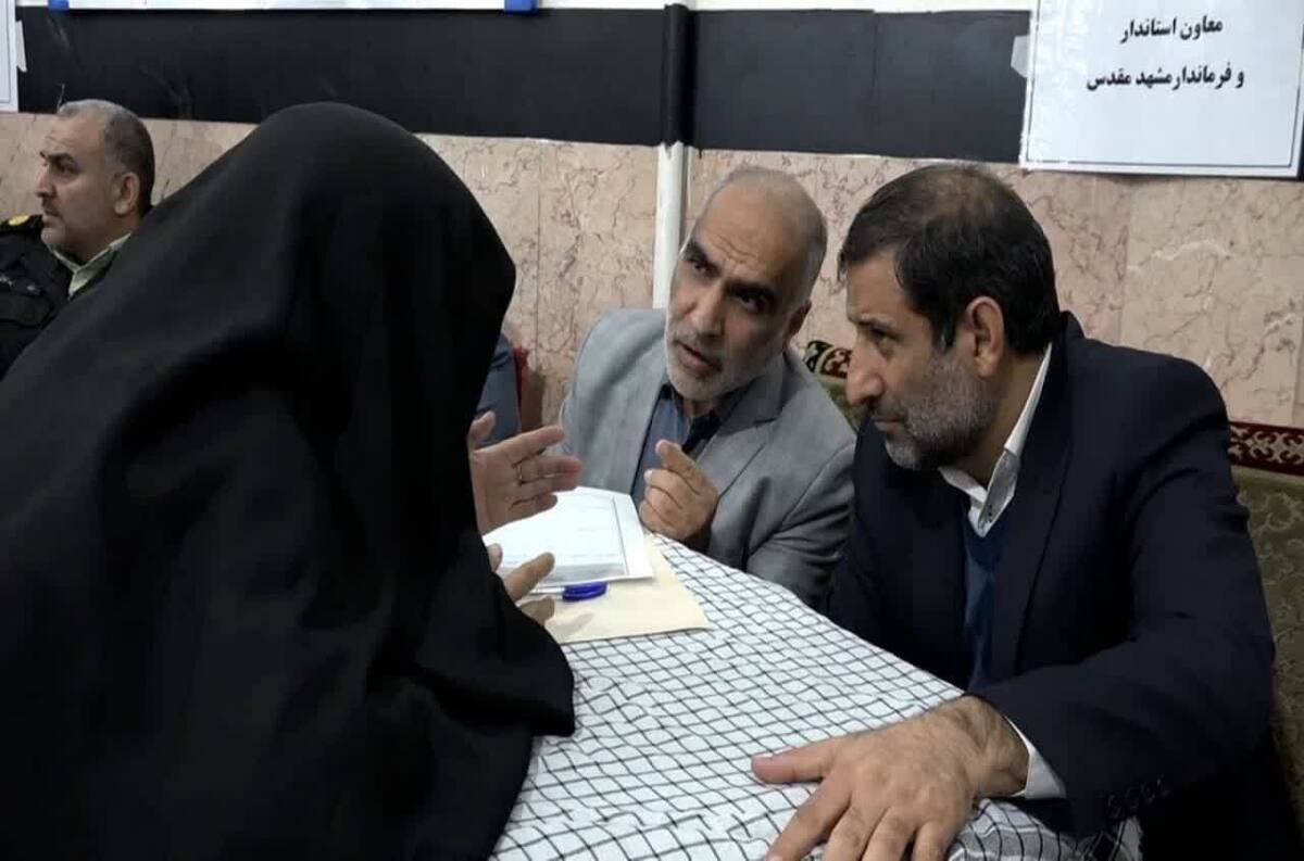 نشست صمیمانه محسن داوری فرماندار مشهد با شهروندان منطقه ۵، سه‌شنبه‌شب با حضور مدیران و نمایندگان ۱۶ دستگاه اجرایی در مسجد جامع الهادی محله گلشهر برگزار شد.