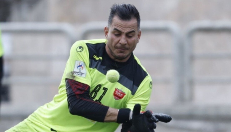 حامد لک، دروازه‌بان پرسپولیس که به دلایل انضباطی مورد غضب سرمربی پرسپولیس قرار گرفته بود قرار است به تمرینات این تیم بازگردد.