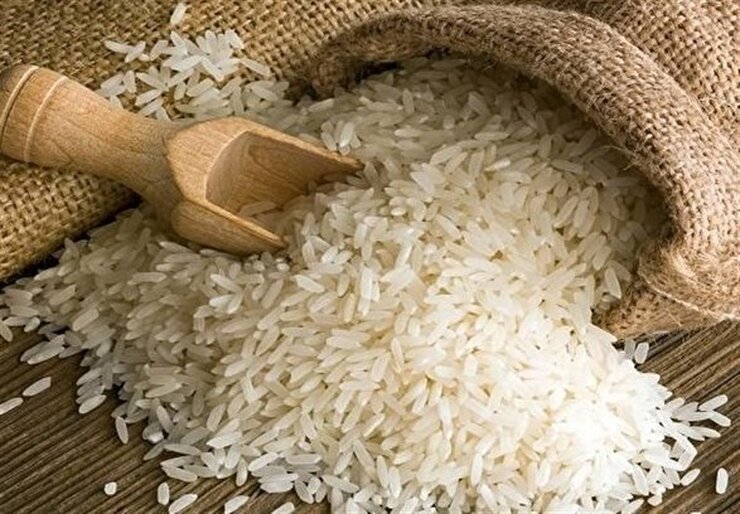 رئیس اتحادیه برنج و عمده فروشان مواد غذایی مشهد با اشاره به افزایش ۶۰ درصدی قیمت برنح ایرانی نسبت به سال قبل به دلیل کمبود تولید در کشور، گفت: طی دوماه گذشته قیمت برنج خارجی نیز حدود ۱۰ درصد افزایش یافته و دلیل این امر افزایش تعرفه‌های گمرک و تغییر قیمت ارز بوده  است. هم اکنون برنج ایرانی در بازار خریدار ندارد و رغبت مصرف کنندگان بیشتر به خرید برنج پاکستانی است.