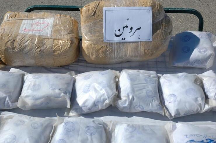 باند بین‌المللی قاچاق مسلحانه مواد مخدر به سرکردگی شرور تحت تعقیب به هویت «جواد آفاق» در حالی متلاشی و تمامی اعضای آن دستگیر شدند که سرکرده باند چندی پیش در اقدامی مسلحانه یک نفر را در مشهد به قتل رسانده بود.