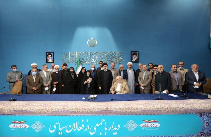 رئیس جمهور با بیان اینکه همه مشکلات کشور قابل حل است، گفت: دولت از انتقادات استقبال می‌کند و در مقابل انتظار دارد منتقدان منصفانه عمل کرده و راهکار ارائه دهند.