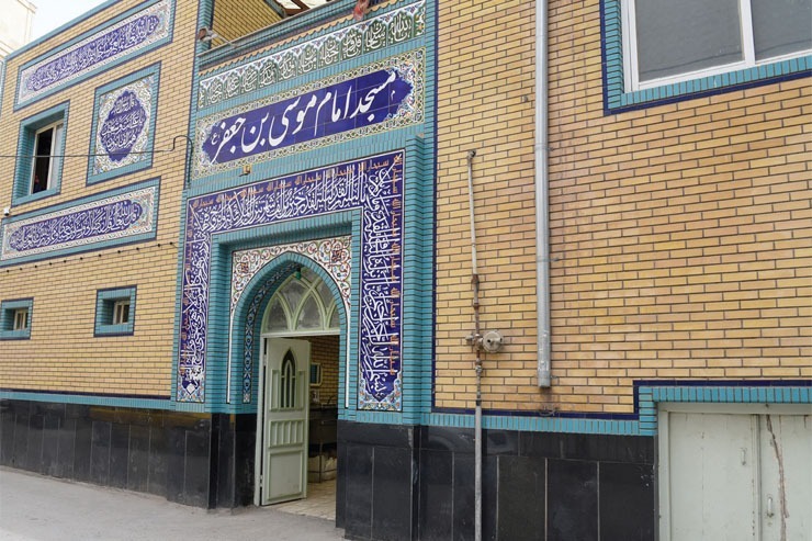 مسجد قدیمی امام موسی‌بن‌جعفر (ع) با نماز‌های صبح آیت‌ا... فلسفی دردهه ۵۰ پرآوازه شد.