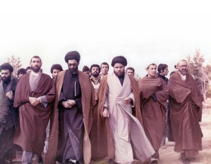 علامه مطهری، همداستان خراسانی خود یعنی آیت الله خامنه ای را به دانشوری می‌شناخت و به مراتب فضیلت و اثرگذاری «استاد خامنه‌ای» واقف بود.