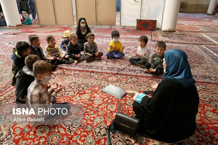 یکی می‌خواهد پلیس شود که انتقام بگیرد، دیگری می‌خواهد معلم شود که صلح را آموزش بدهد و برخی هم می‌خواهند دکتر شوند که مجروحان جنگی را دوا کنند، کودکان افغان به این مدرسه چشم امید بسته‌اند و نه‌تنها آینده خود بلکه راه نجات کشورشان را در این مدرسه جست‌وجو می‌کنند.