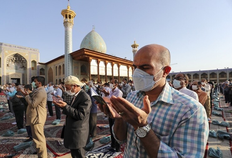 همزمان با پایان ماه ضیافت الهی نماز باشکوه عید سعید فطر در ۱۵۰ بقعه متبرکه و امامزادگان استان فارس اقامه شد.