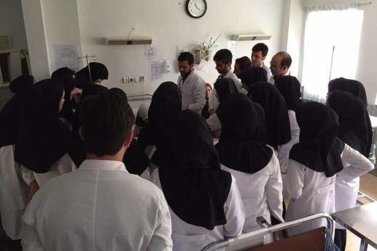 رئیس مرکز خدمات آموزشی وزارت بهداشت از شرایط انتقال دانشجویان پزشکی اوکراین برای ادامه تحصیل در کشور و برگزاری آزمون ارزشیابی در دی ماه خبر داد.