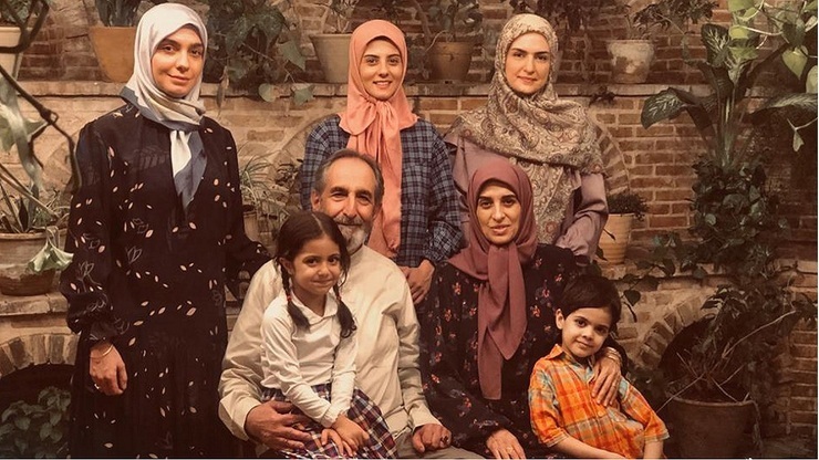 شبکه سه سیما در حالی از آغاز پخش سریال «حکم رشد» خبر داده که پخش سریال «برف بی‌صدا می‌بارد» را پس از دو ماه وقفه، متوقف کرده است.