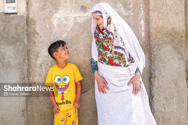 فاطمه سلطان صفاری، بازمانده قابله‌های قدیمی مشهد از تاریخ شفاهی این شغل می‌گوید.