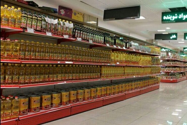 با وجود اینکه روغن در فروشگاه‌ها و مغازه‌ها کم یاب است، اما در فضای مجازی به دوبرابر قیمت به فروش می‌رسد.