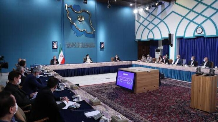 رئیس جمهور با بیان اینکه دولت نه به دنبال حذف یارانه کالا‌های اساسی، بلکه درصدد اصلاح نحوه و محل تخصیص این یارانه‌ها است، اظهار داشت: به دنبال این هستیم که با کمک اصناف و اتحادیه‌ها، مردم مزه شیرین عدالت را در پرداخت یارانه‌ها بچشند.