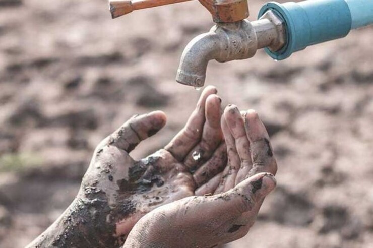 مدیرعامل شرکت آب و فاضلاب مشهد در مراسم افتتاح پروژه آب‌رسانی به روستای آبشکی در منطقه تبادکان شهرستان مشهد به‌نام «نذر آب» که با همت خیران ایجاد شد، اظهار کرد: اکنون حدود ۹۰ روستا در مشهد در شرایط تنش آبی قرار دارند که برای گذر از این تنش آبی به ۱۳۰ میلیارد تومان اعتبار نیاز است.