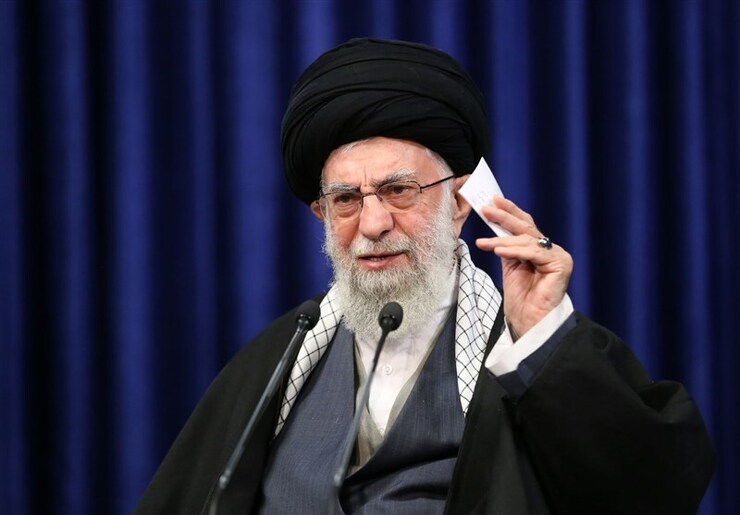 رهبر معظم انقلاب با اشاره به برنامه‌های اقتصادی دولت تأکید کردند: کار‌هایی که امروز دولت در زمینه اقتصاد در پیش دارد، کار‌های مهمی است و همه اعمّ از قوا و دستگاه‌های مختلف و آحاد مردم باید کمک کنند که ان‌شاءالله دولت بتواند به این نتایج دست پیدا کند.