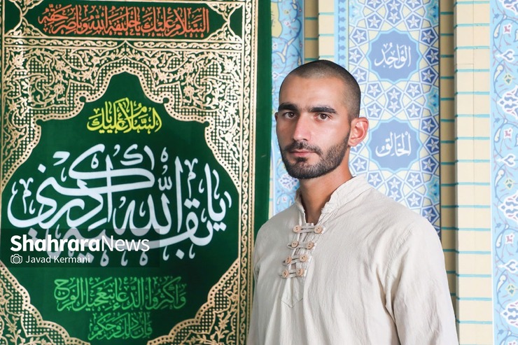 گفتگو با احمد گریوانی که تا کنون ۲۰ جزء کتاب خدا را حفظ کرده است.