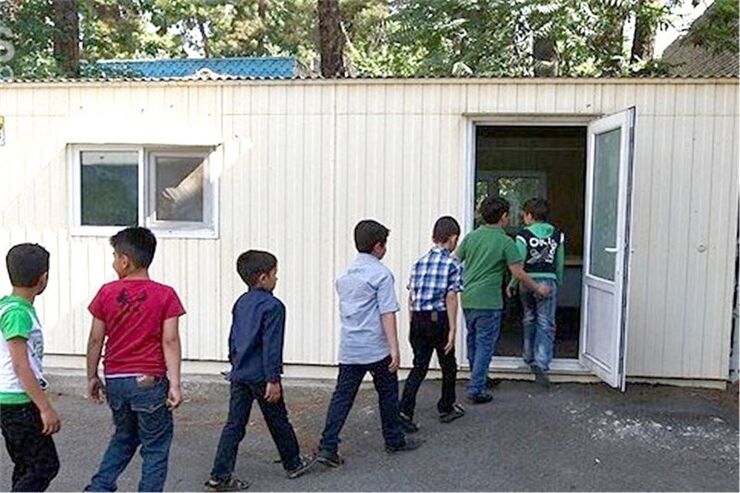 وزیر آموزش و پرورش با اشاره به افزایش جمعیت دانش آموزی در سال تحصیلی جاری گفت: افزایش جمعیت دانش آموزی، مهاجرت به حاشیه شهر‌ها و فرسودگی۲۰ درصد مدارس از دلایل نیاز ما به احداث مدارس جدید است.
