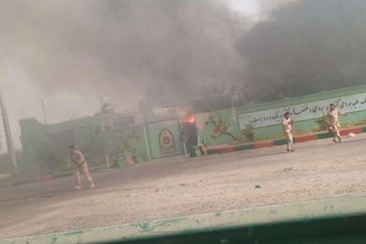 فرمانده انتظامی هرمزگان با رد شایعه حمله و آتش زدن پاسگاه میناب گفت: دلیل آتش‌سوزی، آتش گرفتن  یک دستگاه خودرو پژو۴۰۵ که حامل مواد مخدر جاسازی شده حین بررسی بود که در باک خودرو قرار داشت.