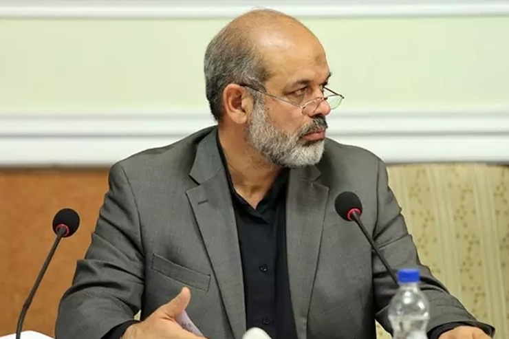 احمد وحیدی گفت: مرغ، تخم‌مرغ، لبنیات و روغن اقلامی است که قیمت آن با هدفمند شدن یارانه‌ها و با حذف ارز ترجیحی تغییر پیدا خواهد کرد.