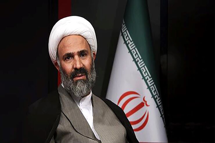 نماینده مردم مشهد گفت: متأسفانه در متروی مشهد یکی از وابستگان خانواده‌های شهدا به کسی که منکری را انجام داده و در حوزه عفاف و حجاب حدودی را رعایت نکرده تذکری دادند که نه تنها مورد حمایت قرار نگرفتند بلکه از سوی عامل منکر نیز با برخورد مواجه شدند.