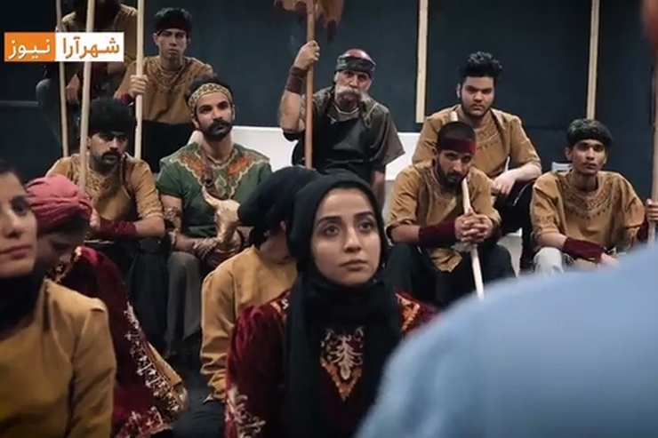 از نخستین مراسم بزرگداشت حکیم ابوالقاسم فردوسی در ۲۵ اردیبهشت ۷۷، ۲۴ سال می‌گذرد. از آن سال تاکنون، هر سال بزرگداشت و یادبودی بر مزار حکیم فرزانه توس برگزار می‌شود، گاه این بزرگداشت با یاری ارگان‌های دولتی و همکاری نهاد‌های خصوصی با شکوه و جلال همراه بوده و گاه به‌گون‌های صمیمانه و مردمی با شاخه گل و شمعی روشن بر مزار این شاعر بزرگ محدود شده است.
