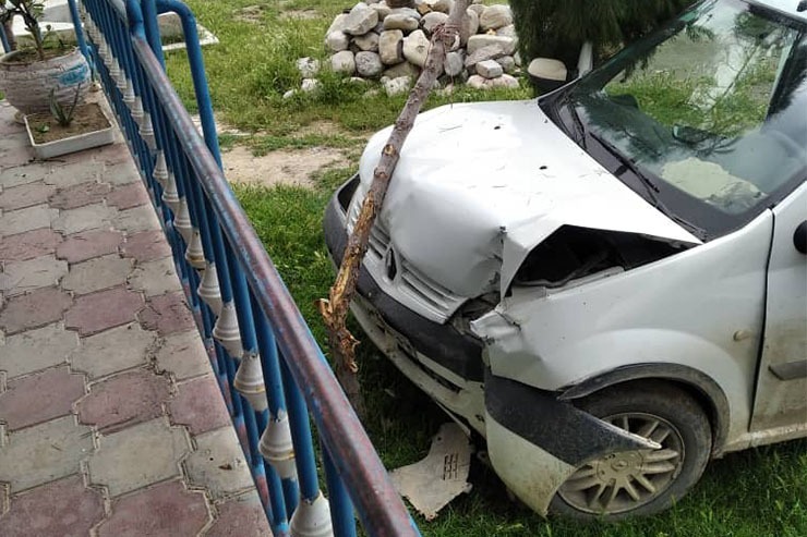 صبح دیروز چند تن از کادر درمان در مسیر شهرستان کلات دچار حادثه شدند.