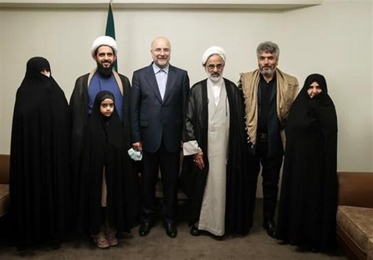 رئیس مجلس با خانواده‌ شهیدان حرم رضوی (شهید محمد اصلانی و شهید محمدصادق دارایی) دیدار کرد.