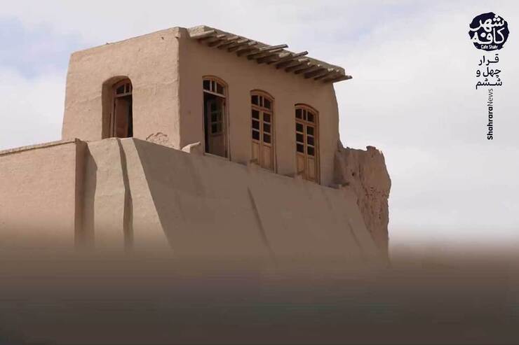 چند سالی است که در روستای پاژ بالای تپه‌ای کهن خانه‌ای را به نام فردوسی سند زده‌اند. 
این خانه اگرچه تاریخی است اما ربطی به حکیم توس ندارد. محققان معتقدند که خانه فردوسی باید جایی در پاژ کهنه باشد که این روزها محل رفت‌وآمد کسانی است که در پی گنج این تپه باستانی را سوراخ سوراخ کرده‌اند.