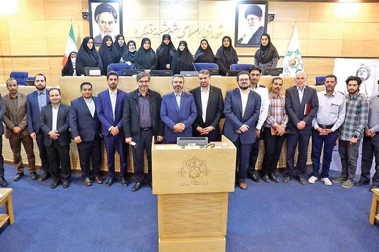 در آستانه روز بزرگداشت حکیم بزرگ ابوالقاسم فردوسی، نشستی با محوریت «مفهوم شهر و هویت در شاهنامه فردوسی» با حضور برخی اعضای شورای اسلامی شهر مشهد، اندیشمندان، استادان و پژوهشگران برگزار شد.